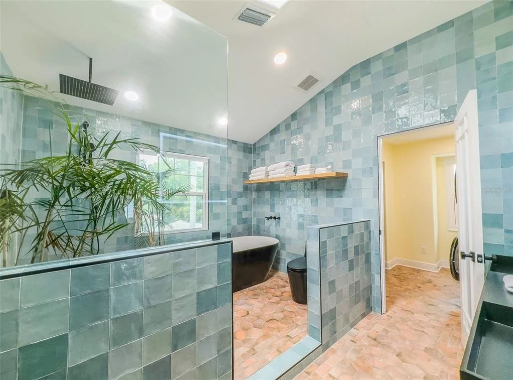 Photo of 4946 HALIFAX DRIVE