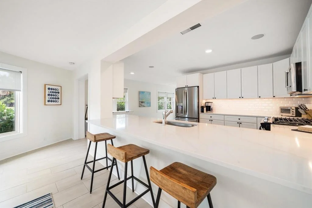 Photo of 1018 BAY ESPLANADE