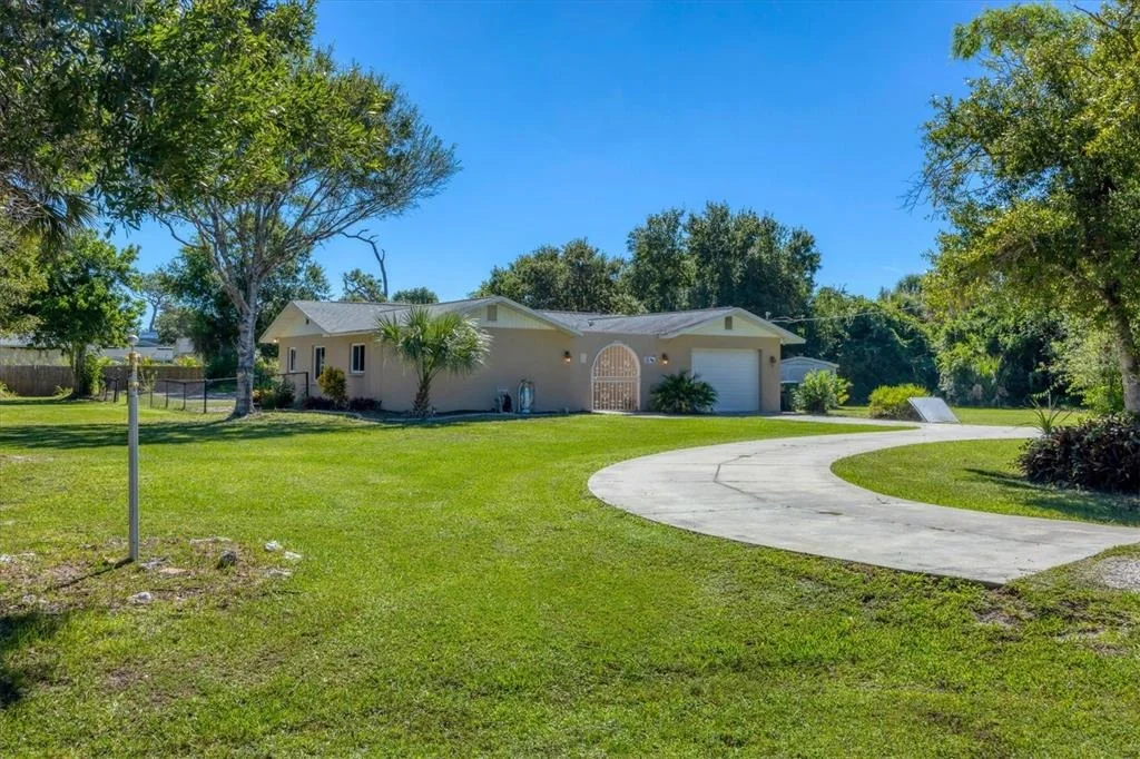 Photo of 1135 RANGE ROAD