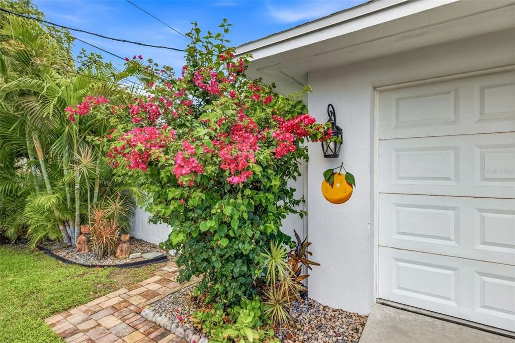 Photo of 894 JOAN STREET