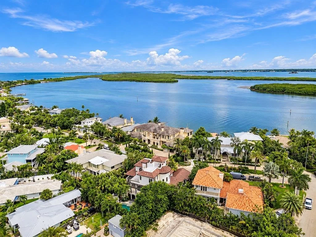 Photo of 980 BAY ESPLANADE