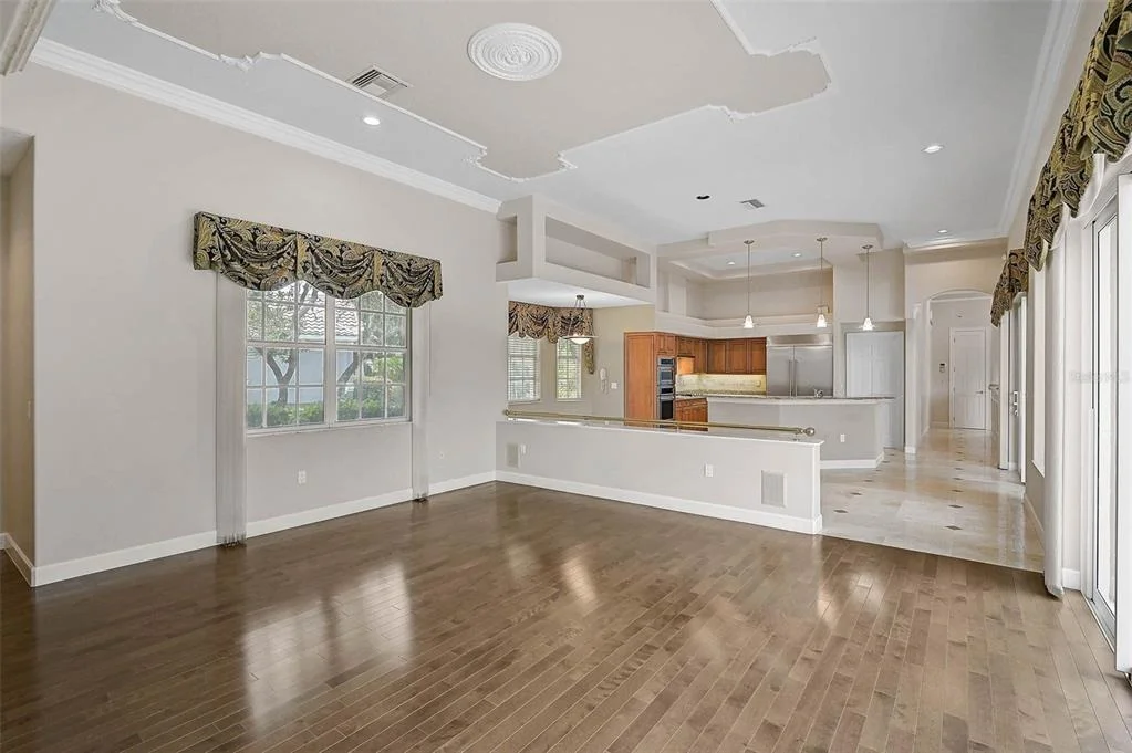 Photo of 852 MACEWEN DRIVE