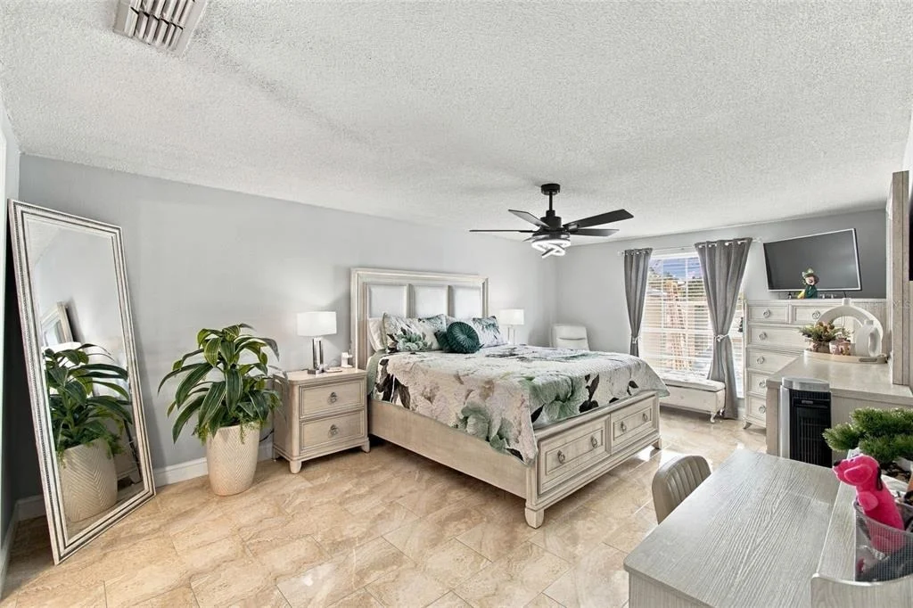 Photo of 1325 OAKCREST DRIVE