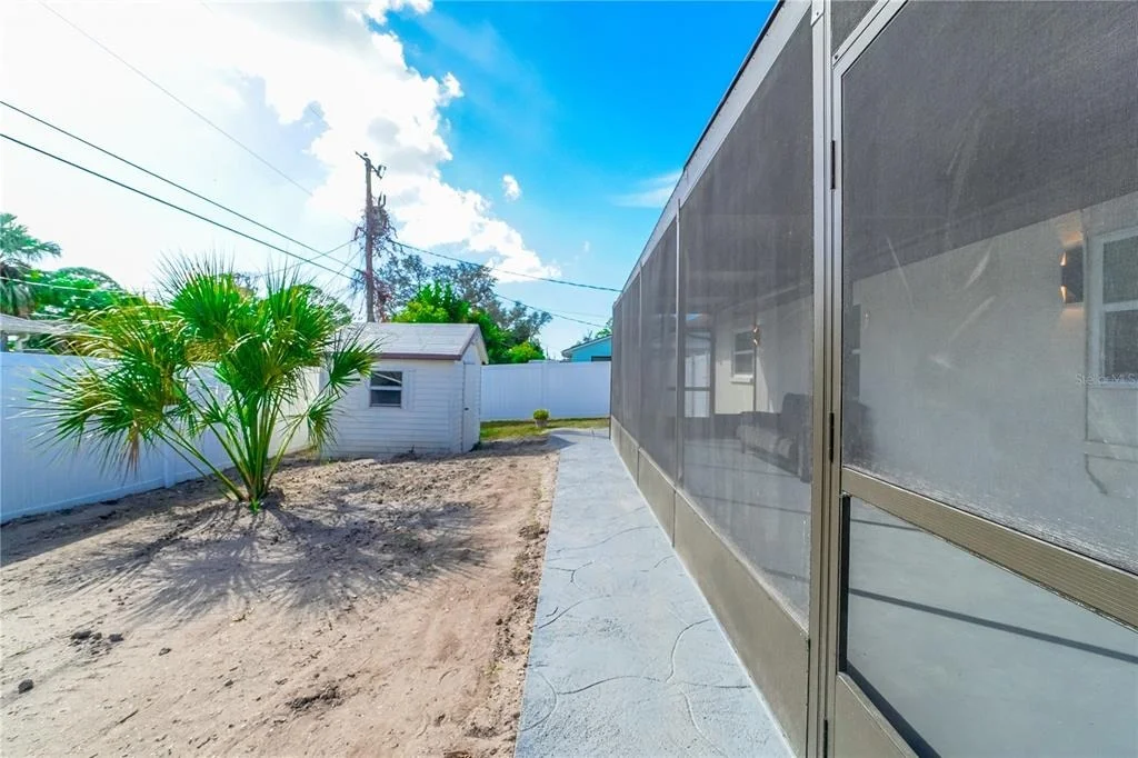 Photo of 1461 ROYAL ROAD