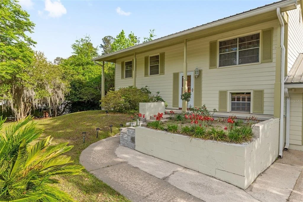 Photo of 505 NW 37TH PLACE