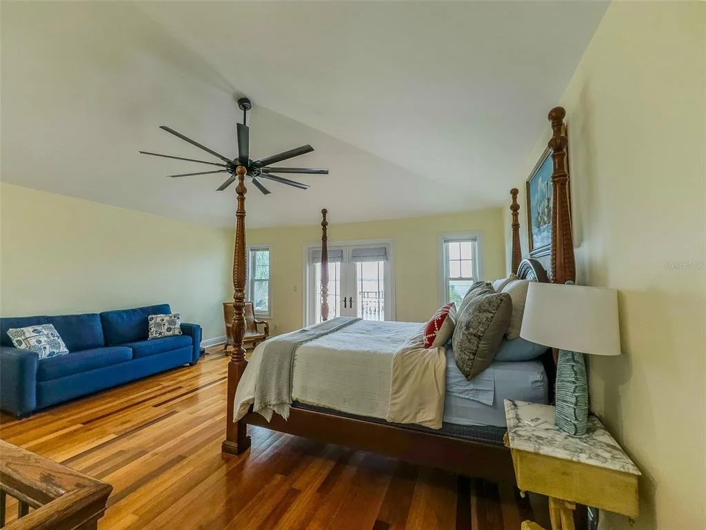 Photo of 4946 HALIFAX DRIVE
