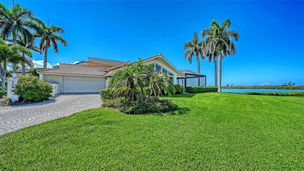 Photo of 321 LOOKOUT POINT DRIVE