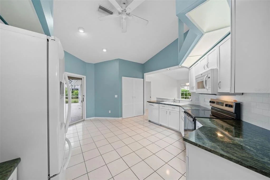 Photo of 555 PARK ESTATES SQUARE