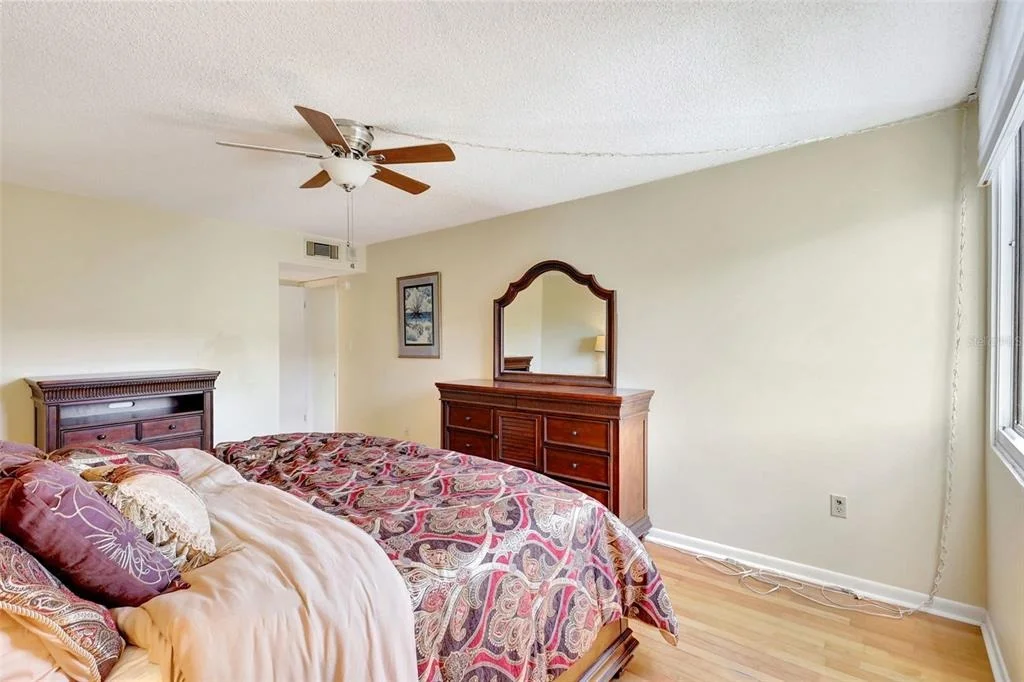 Photo of Unit 708 at 660 ISLAND WAY
