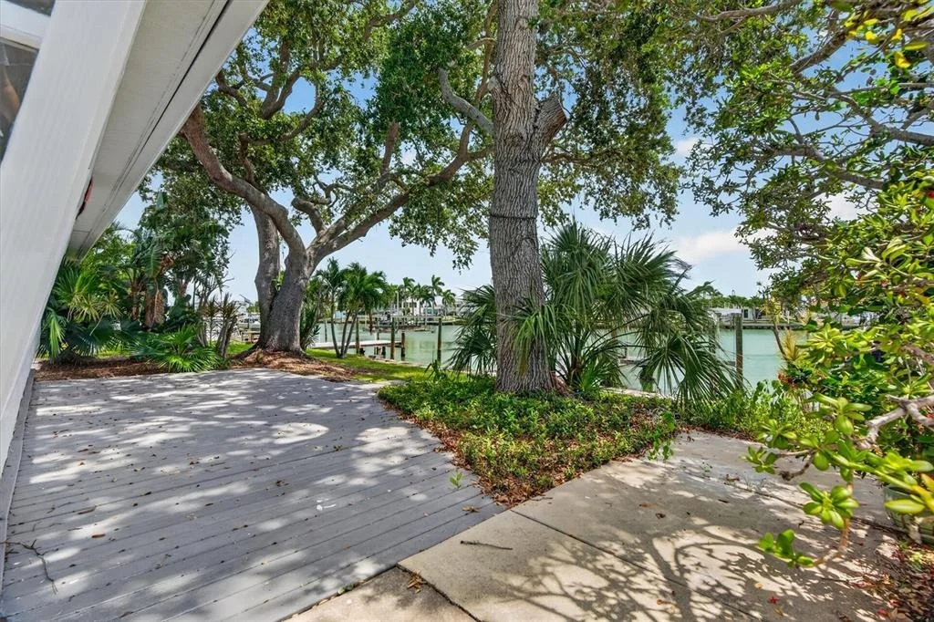 Photo of 541 LILLIAN DRIVE