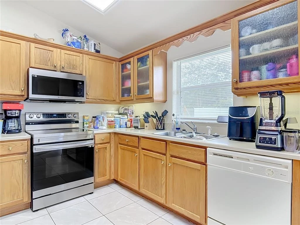Photo of 8 BAINBRIDGE LANE