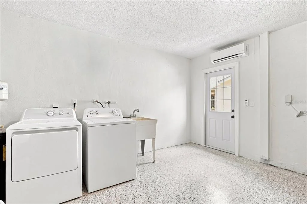 Photo of 2336 MALCOLM DRIVE
