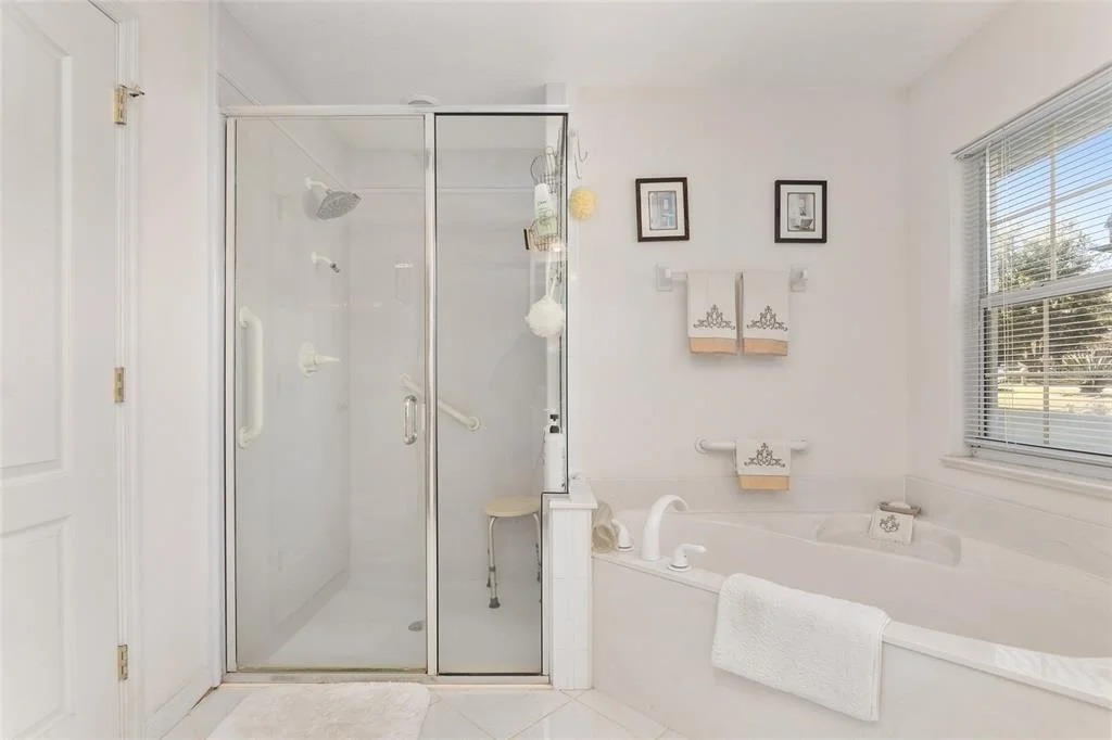 Photo of 999 NE 120 PLACE