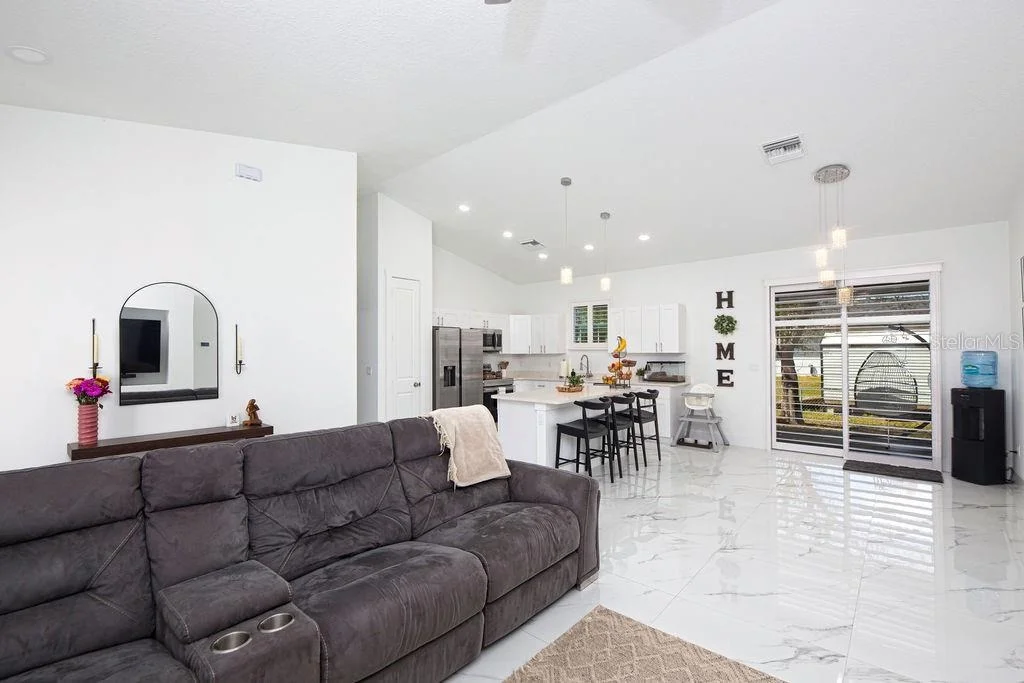 Photo of 3573 NW 18TH AVENUE