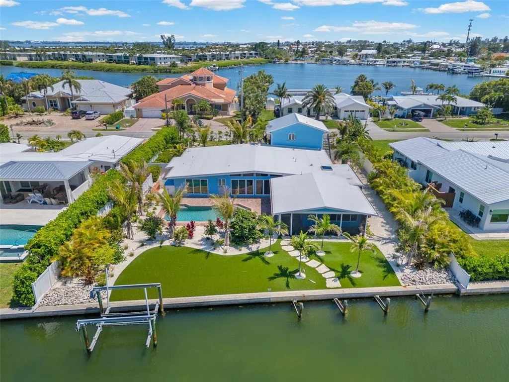 Photo of 528 KEY ROYALE DRIVE