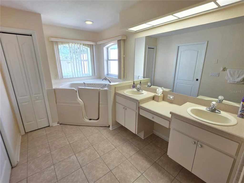 Photo of 225 ROYAL PALM WAY