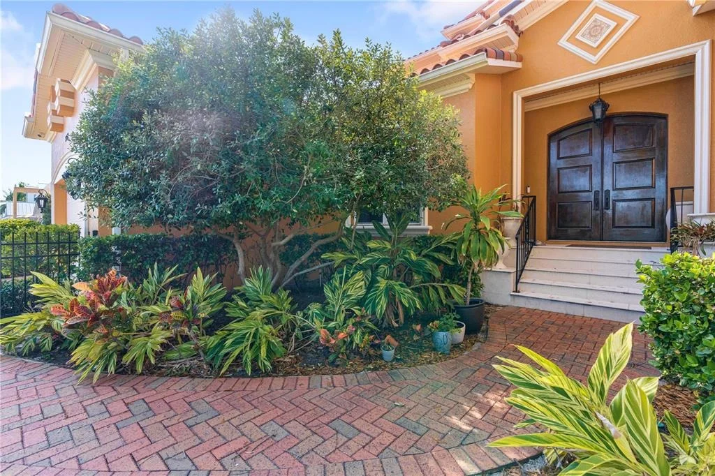Photo of 3952 VERSAILLES DRIVE