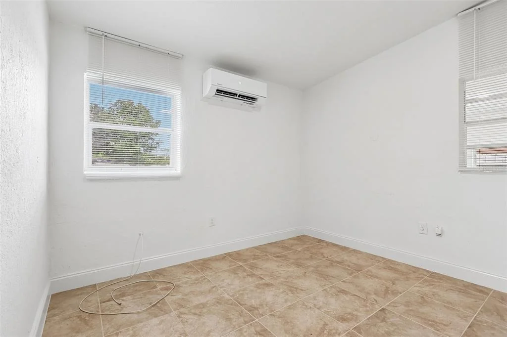 Photo of 918 FERNDELL ROAD
