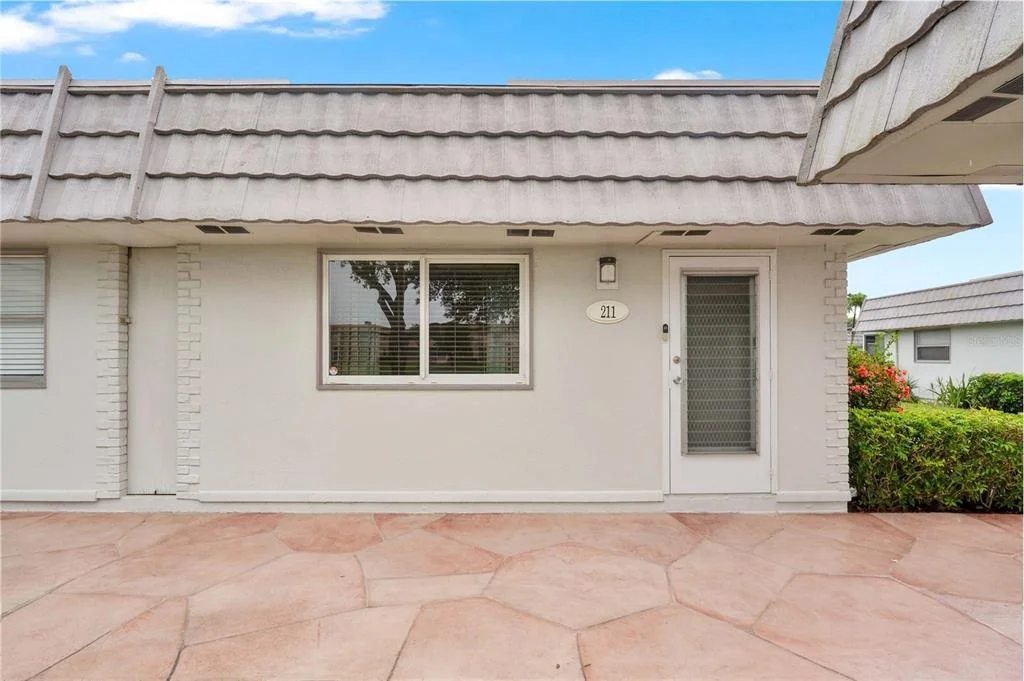 Photo of 211 VALENCIA I