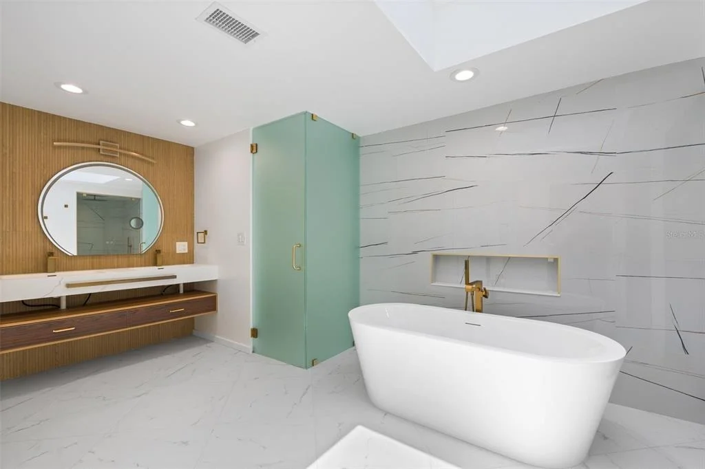 Photo of 528 KEY ROYALE DRIVE