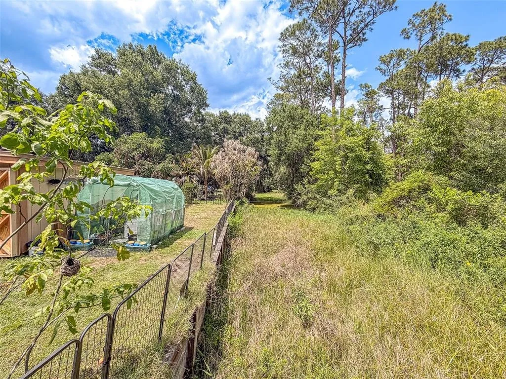 Photo of 305 CLOVERLEAF ROAD