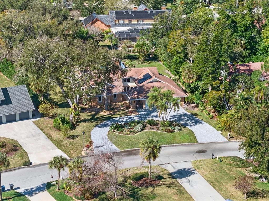 Photo of 2392 LANDINGS CIRCLE