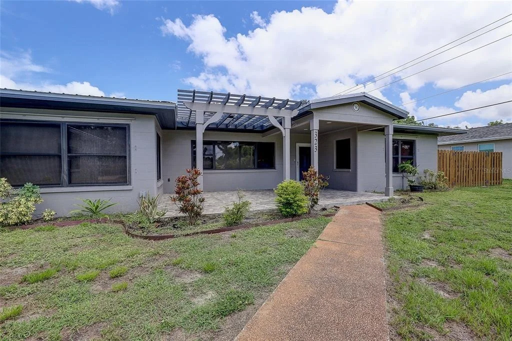 Photo of 323 SUWANEE AVENUE