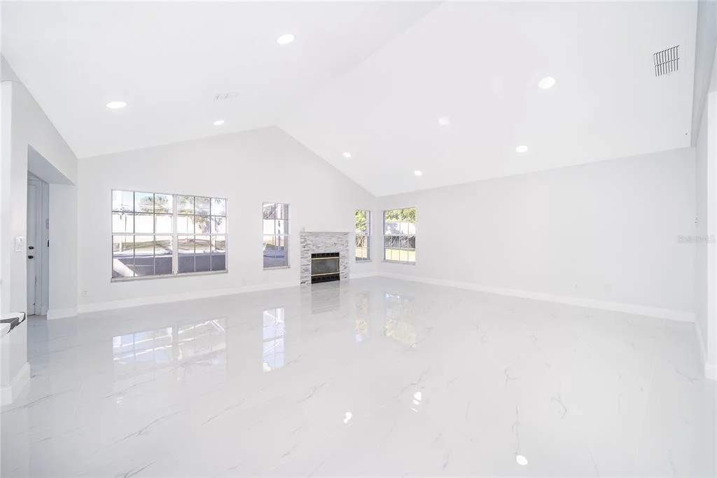 Photo of 1250 GLENMORE DRIVE