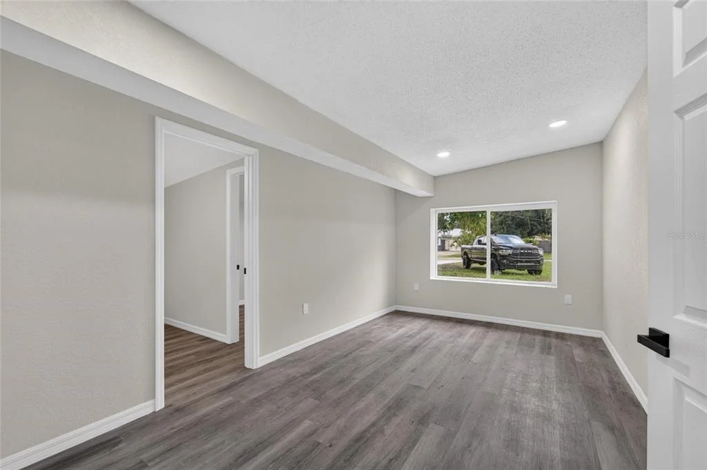 Photo of 8809 DYER ROAD