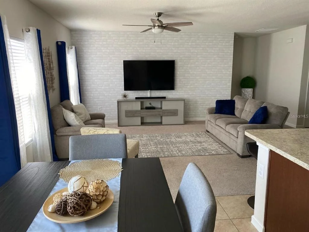 Photo of 372 ROOKS LOOP
