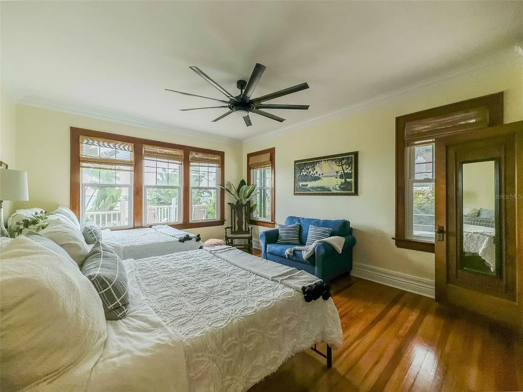 Photo of 4946 HALIFAX DRIVE