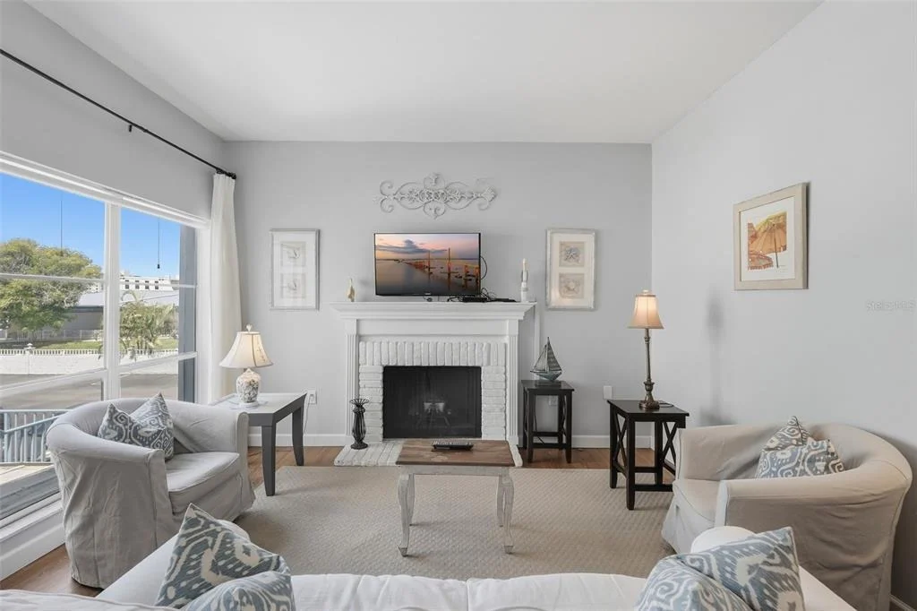 Photo of Unit F at 175 MEDALLION BOULEVARD