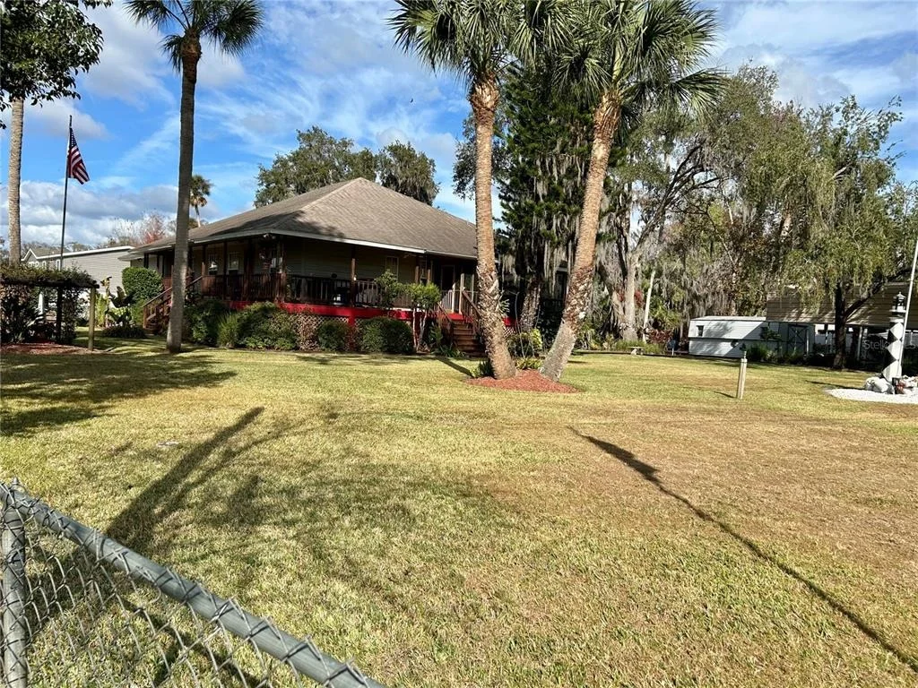 Photo of 55730 HOLIDAY  CIRCLE
