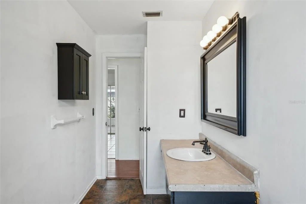 Photo of 503 HOLT CIRCLE