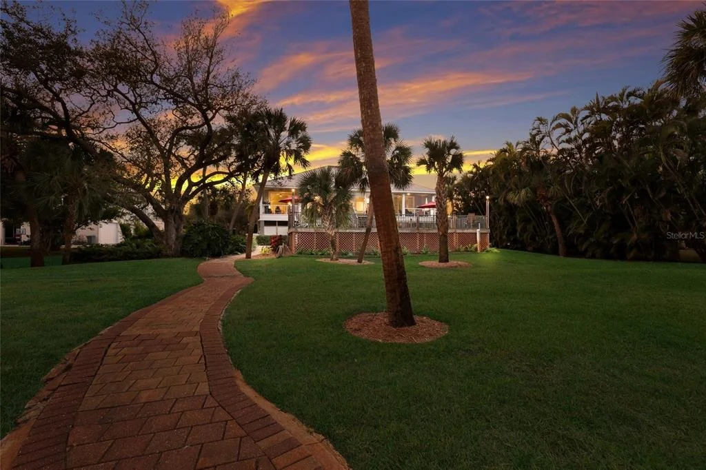 Photo of 10110 CREEKSIDE DRIVE