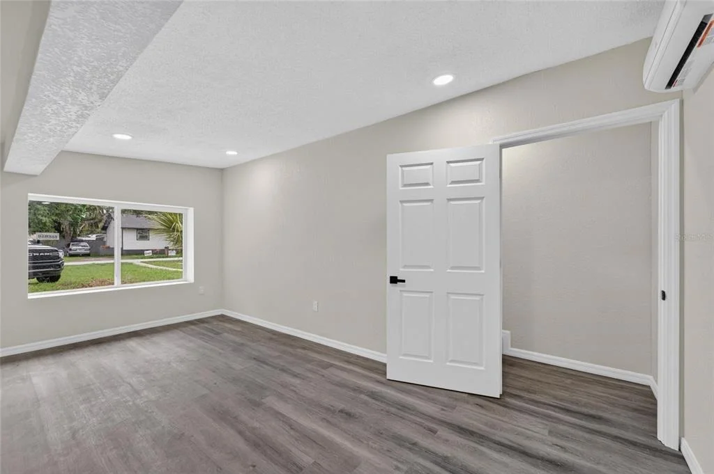 Photo of 8809 DYER ROAD