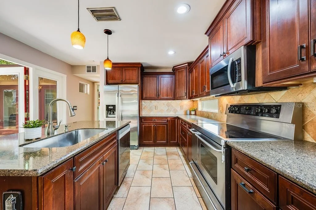 Photo of 1835 OAK LANE