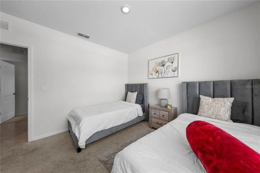 Photo of 1242 IGUANA LOOP