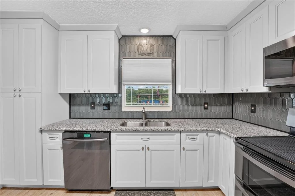 Photo of 28050 LOIS DRIVE