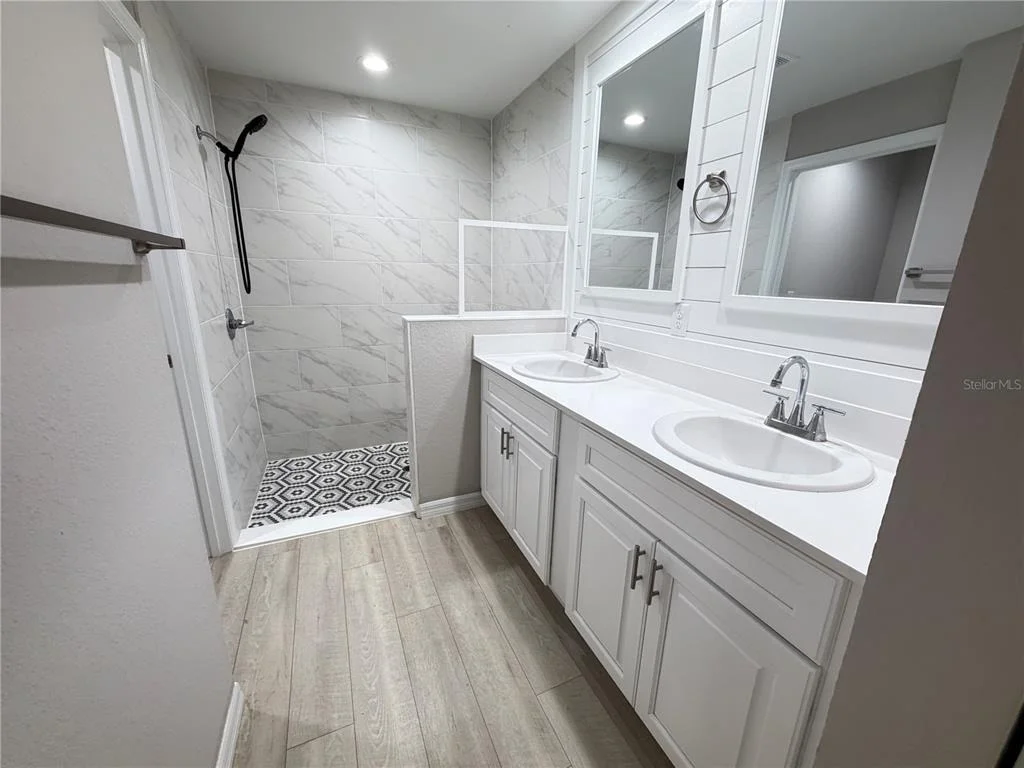 Photo of 214 LOCUST LANE