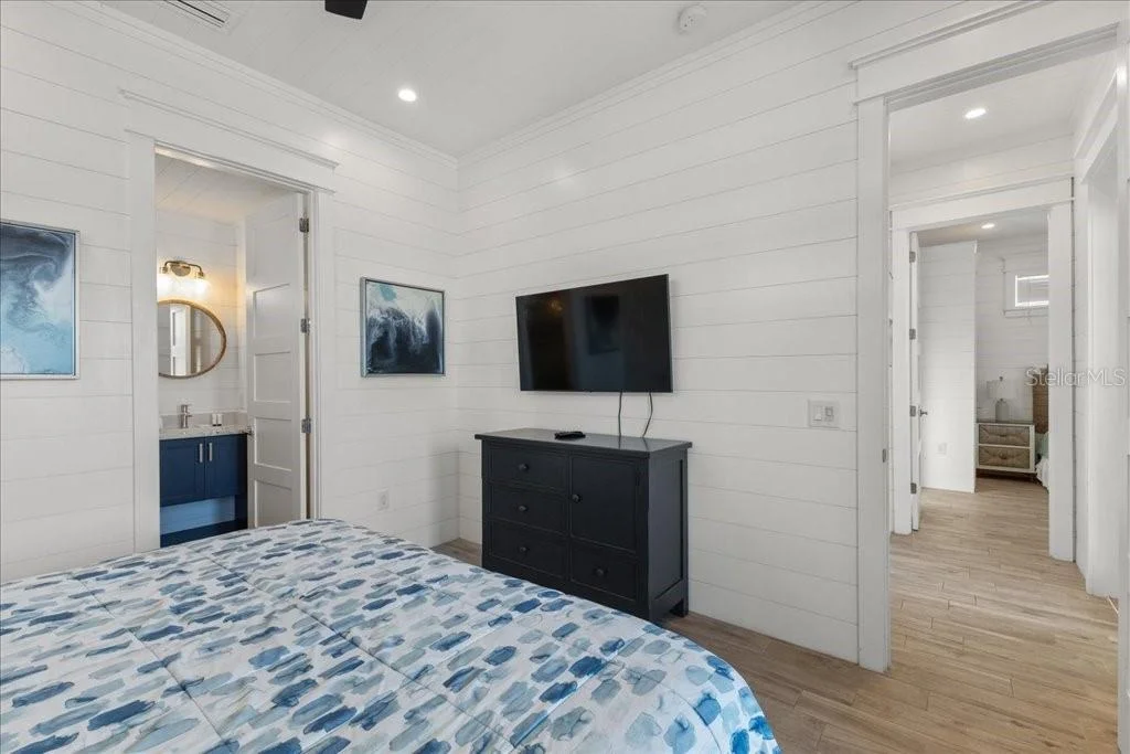 Photo of 239 S HARBOR DRIVE