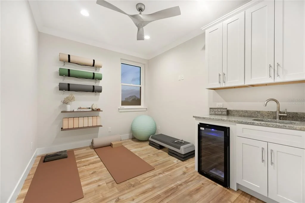 Photo of 2549 PALM AVENUE