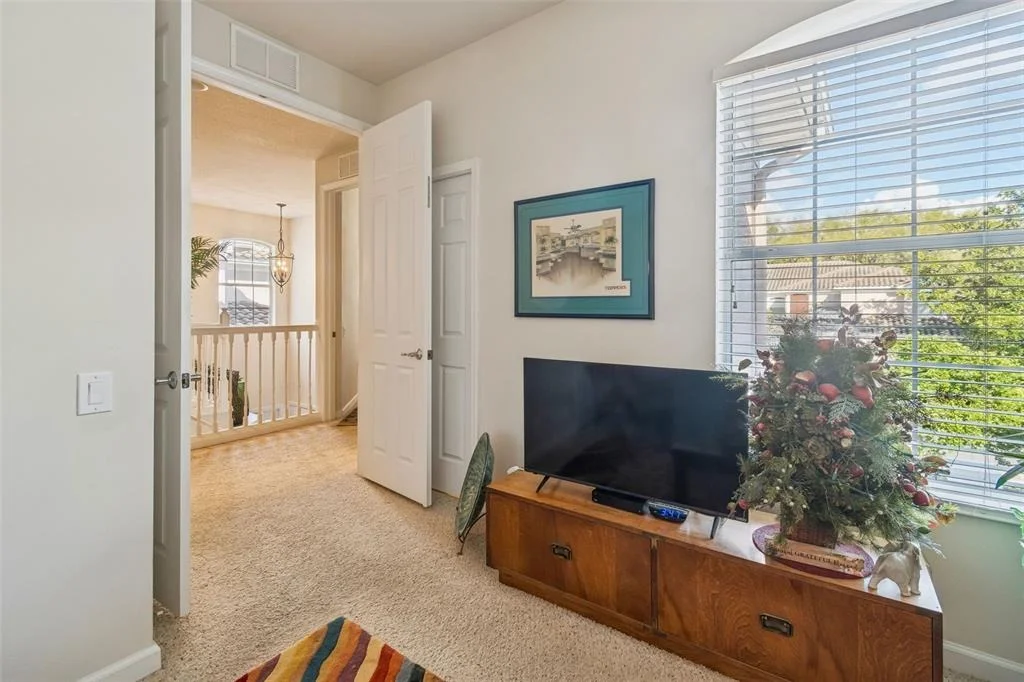 Photo of 894 LANTERN WAY