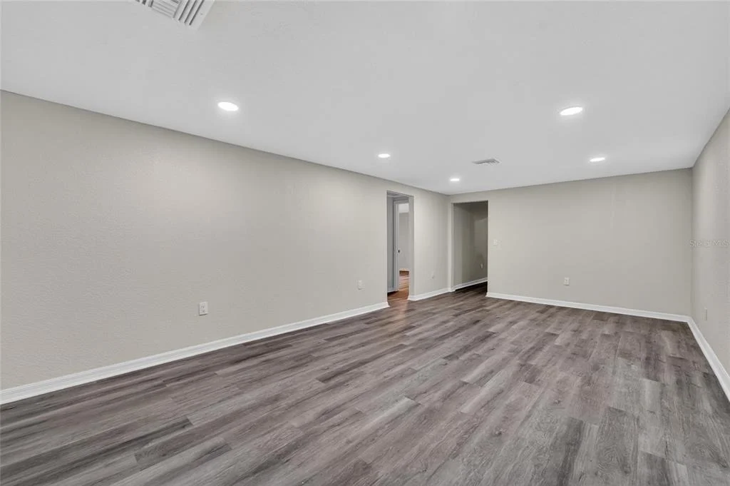 Photo of 8809 DYER ROAD