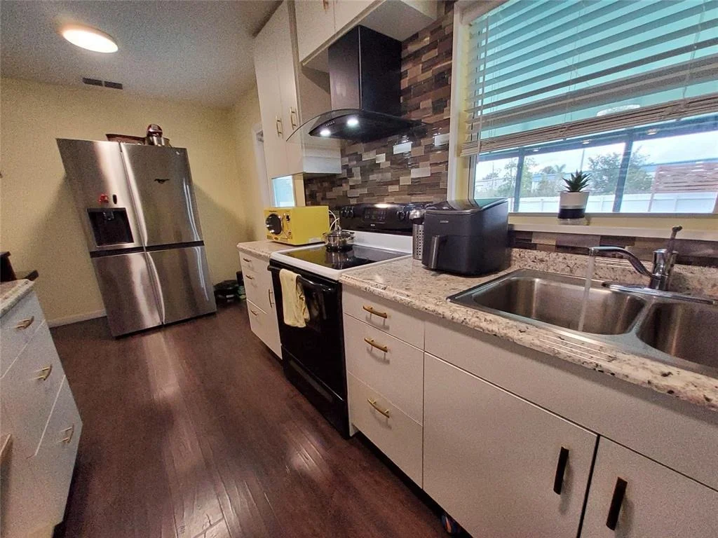 Photo of 1319 MANOR DRIVE