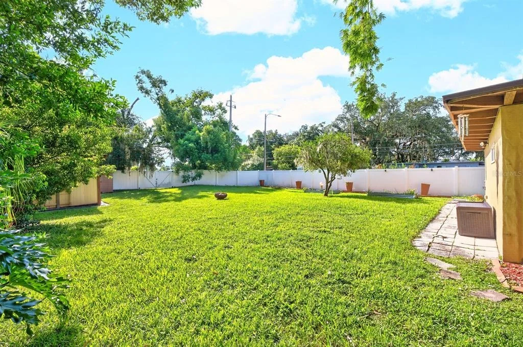 Photo of 1835 OAK LANE