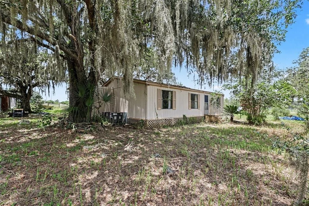 Photo of 10239 LYONS AVENUE
