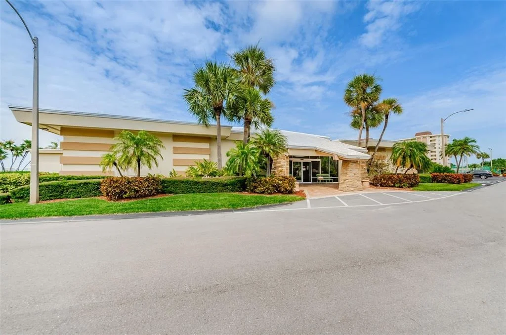 Photo of Unit 604 at 4725 COVE CIRCLE