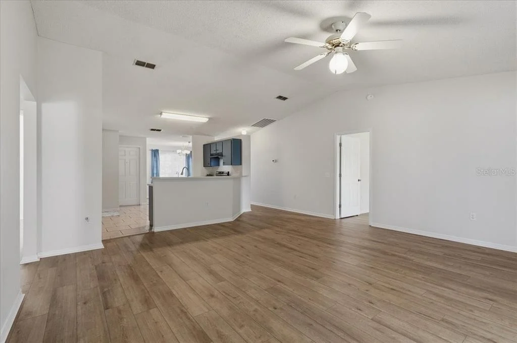 Photo of 372 LAKE DAISY CIR