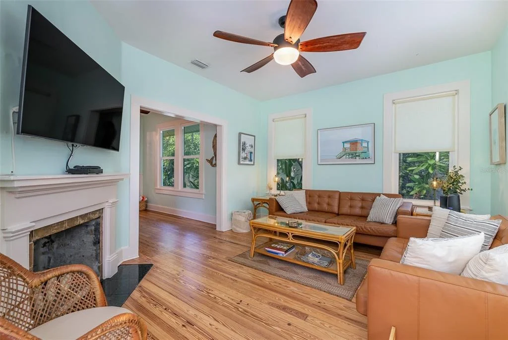 Photo of 703 SHADY LANE